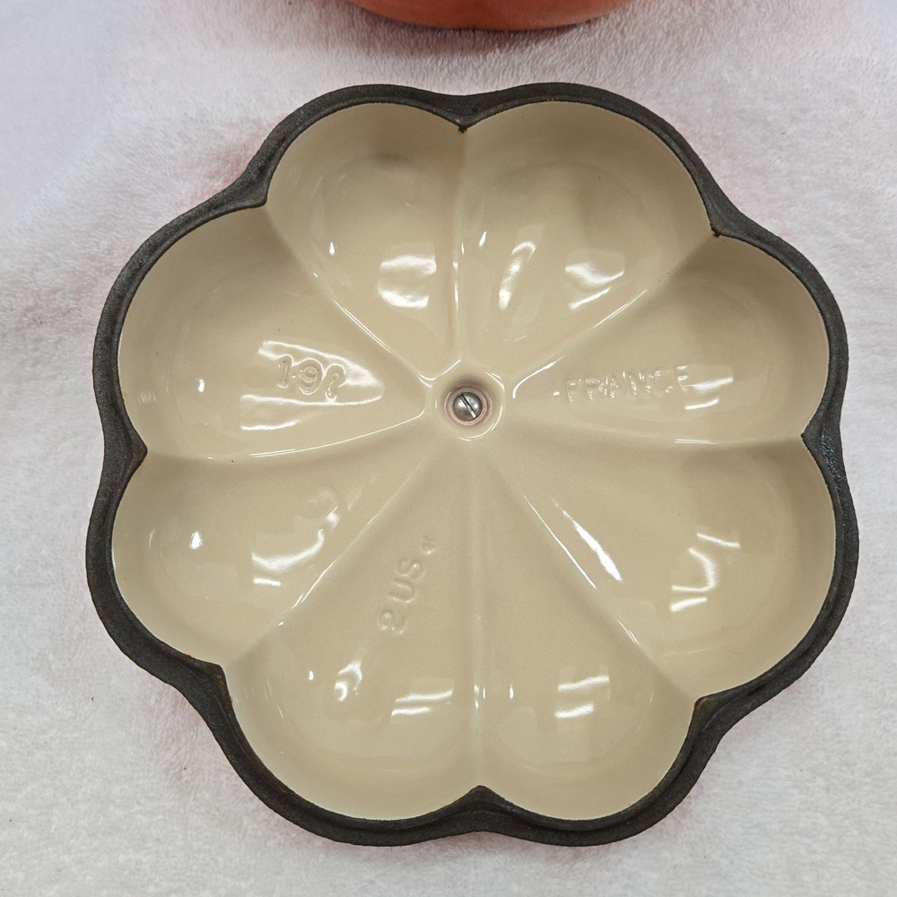 Vtg LE CREUSET Orange Cast Iron Enamel Dutch Oven Pumpkin 2QT 1.9L Cocotte EUC! - Picture 7 of 16